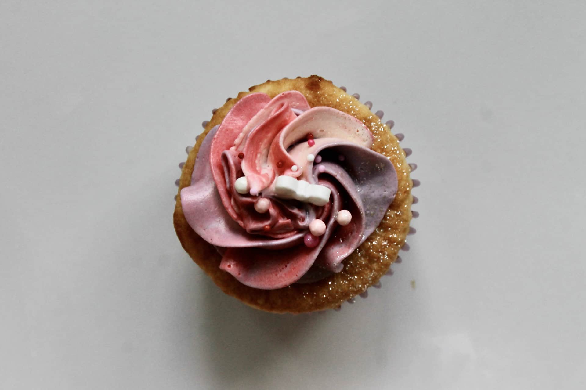 Frosting a Cupcake: Pipe or Swirl?