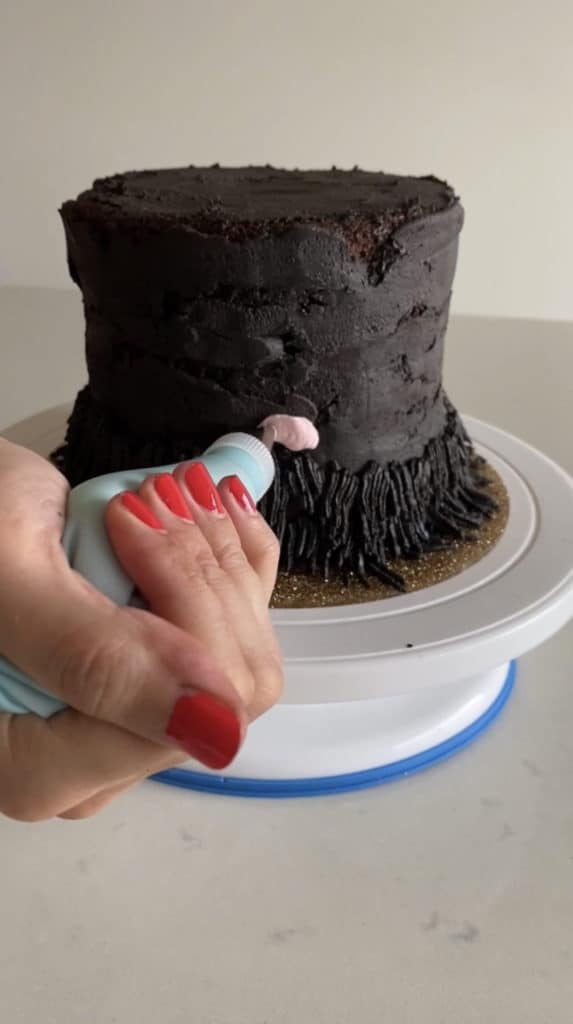 nose for this Halloween cake design