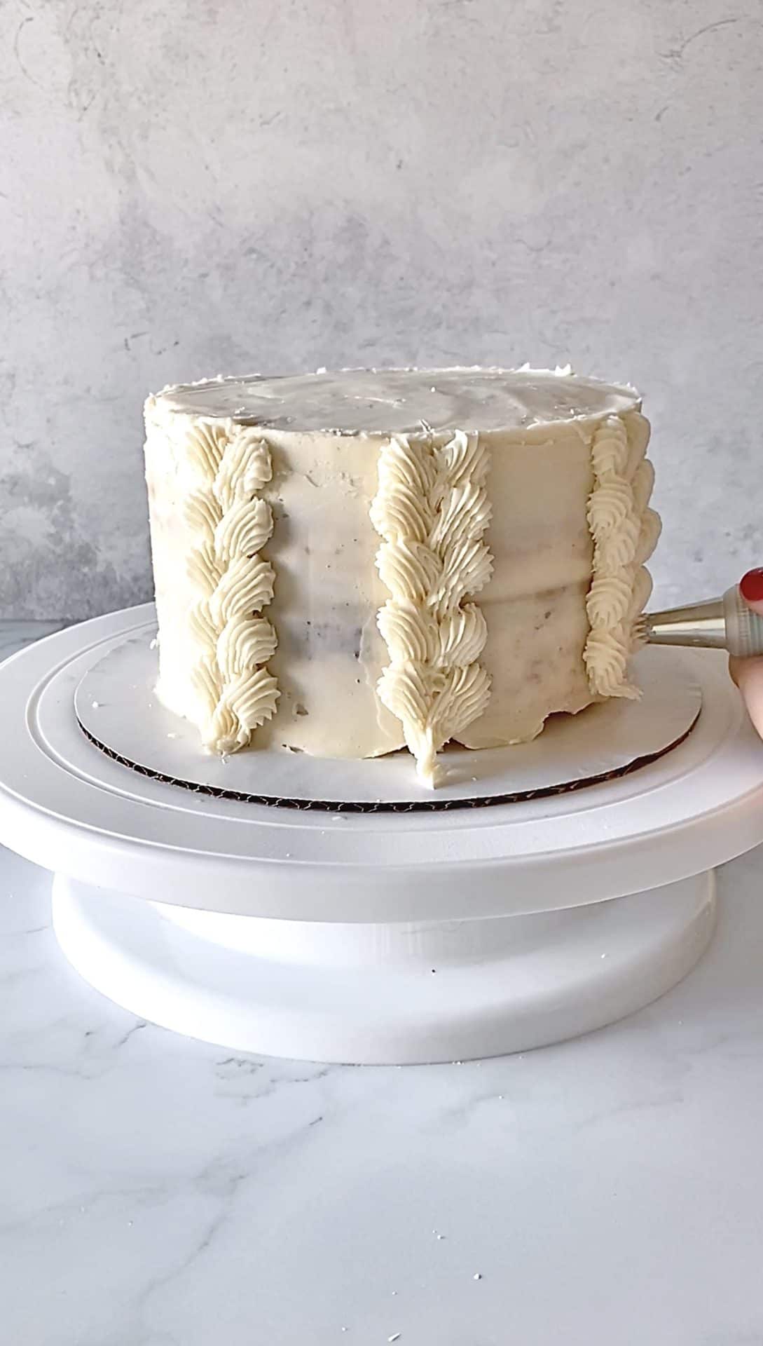 winter cake design tutorial - buttercream piping