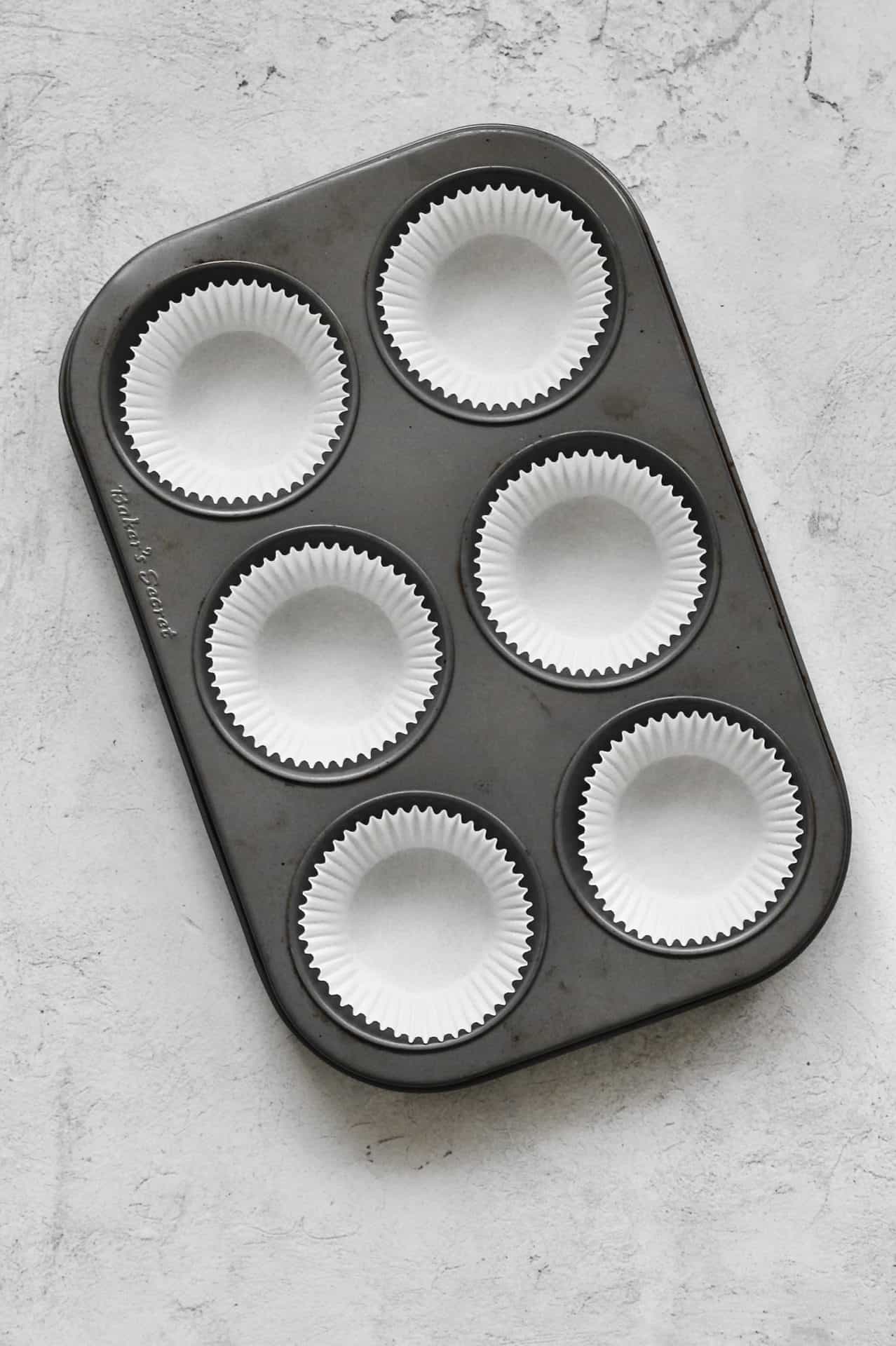 6-cup muffin tin with paper liners