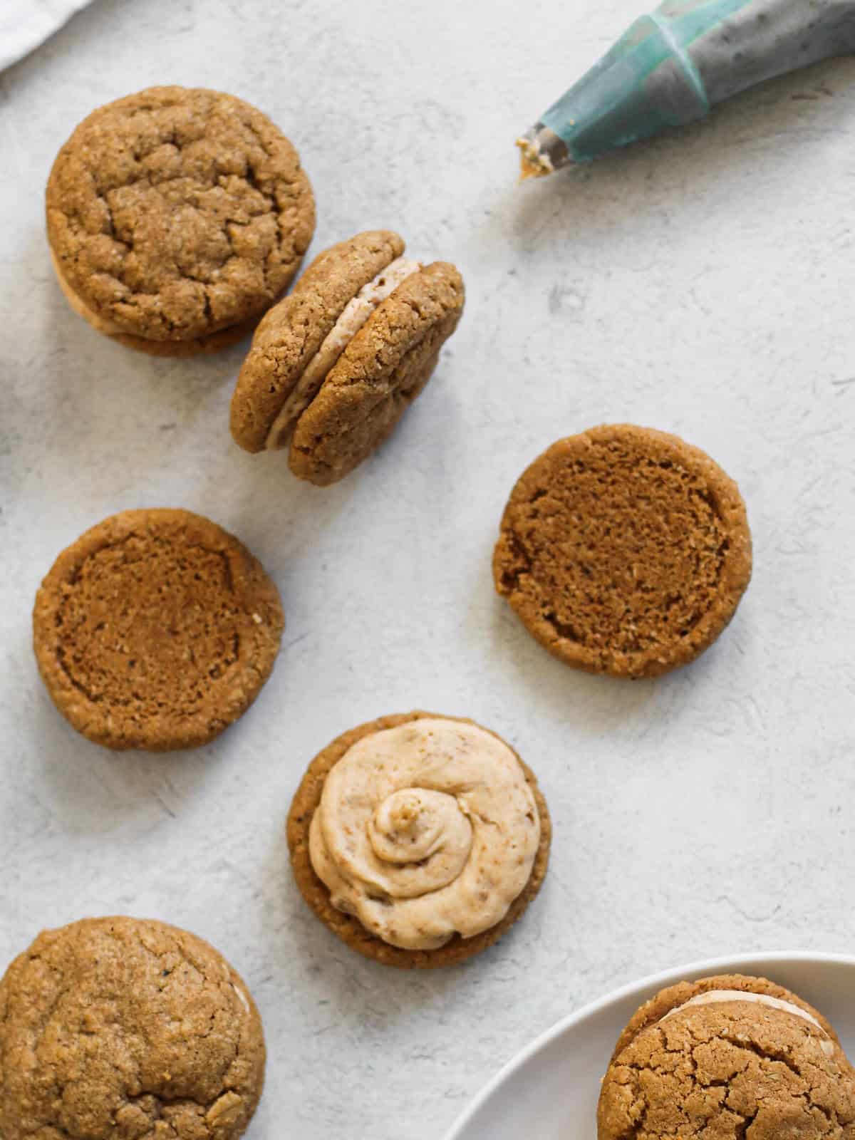 Filling for Biscoff butter cookie sandwiches.