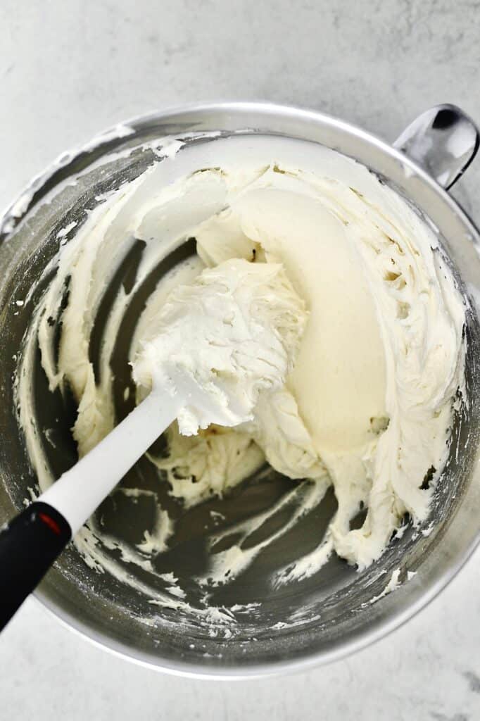 process of smoothing vanilla buttercream