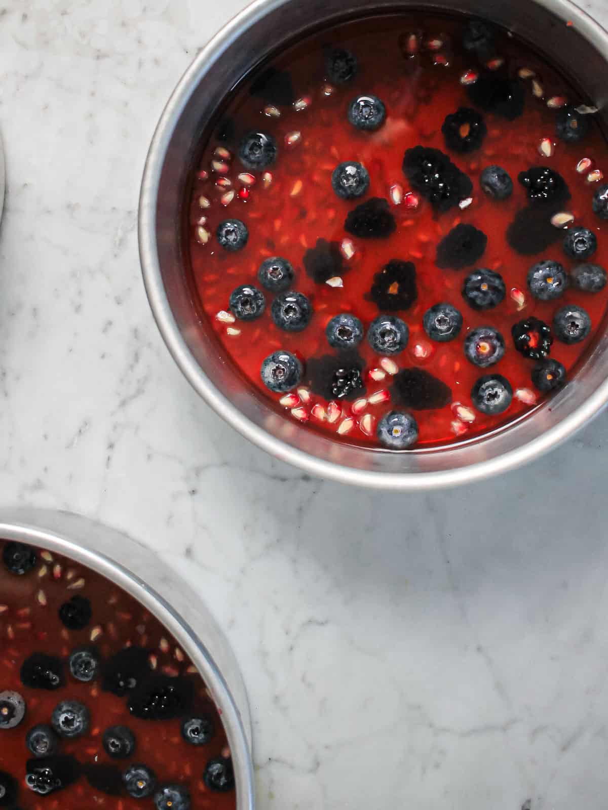Berries and gelatin in cake pans.